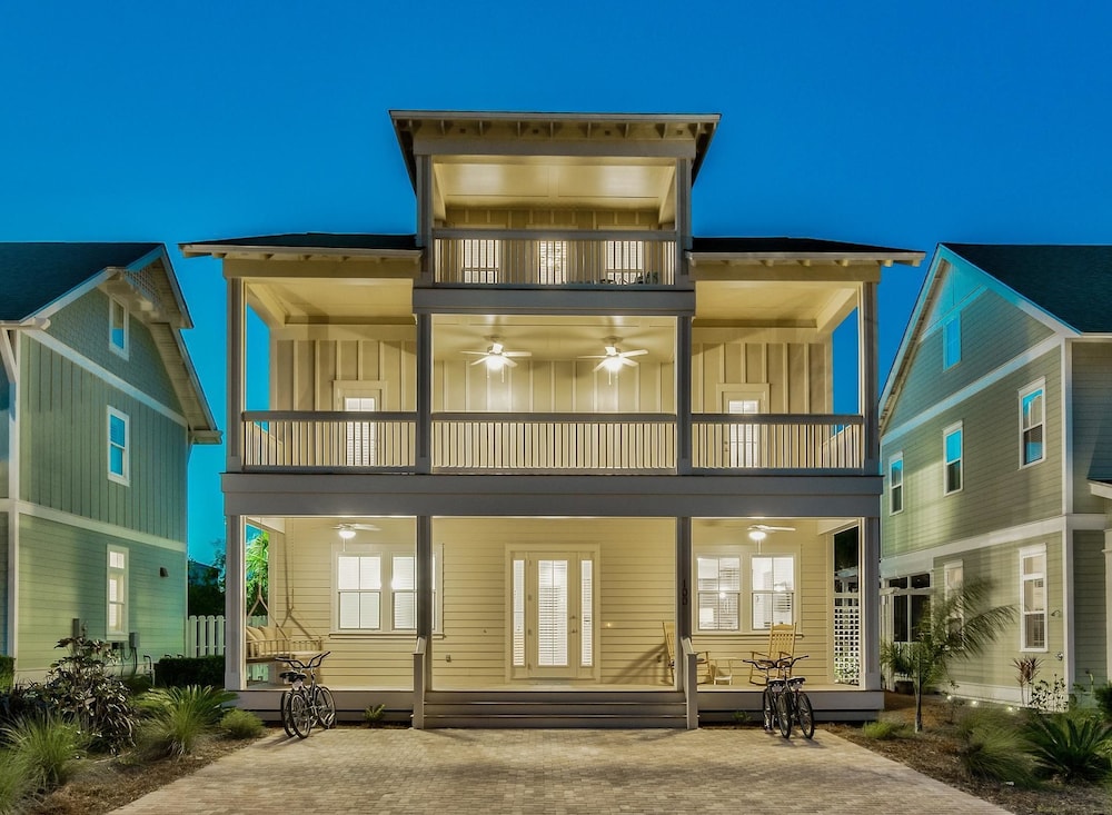 Camino de la Playa 4 Bedroom Holiday Home by Five Star Properties
