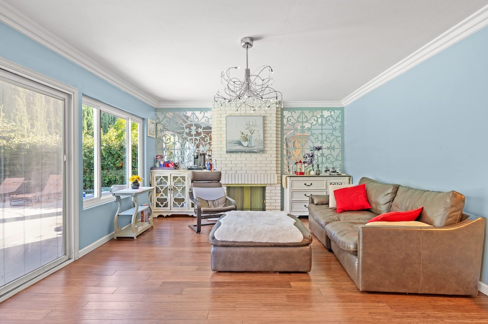 Spacious 4BR Family Retreat w Private Pool