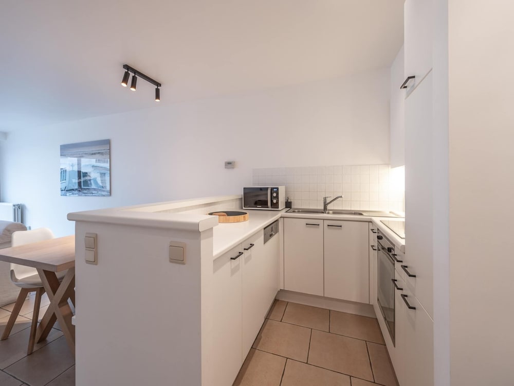 Apartment Near Albert Beach With Terrace