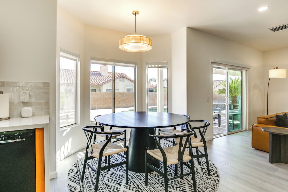 2 Mi to Coachella: Indio Oasis w/ Heated Pool