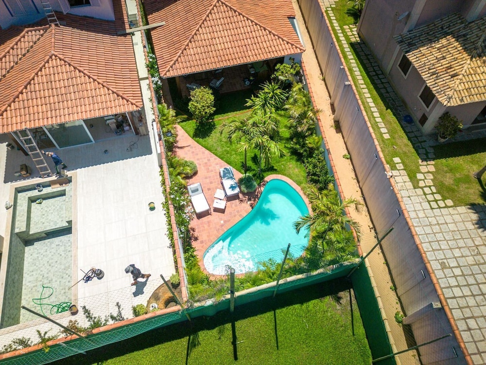 Bz93 Cond pé na areia piscina privativa