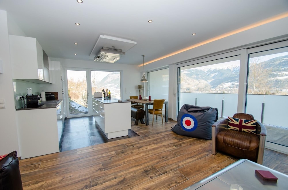 Superb Alpine Lodges Zell am See 4pax