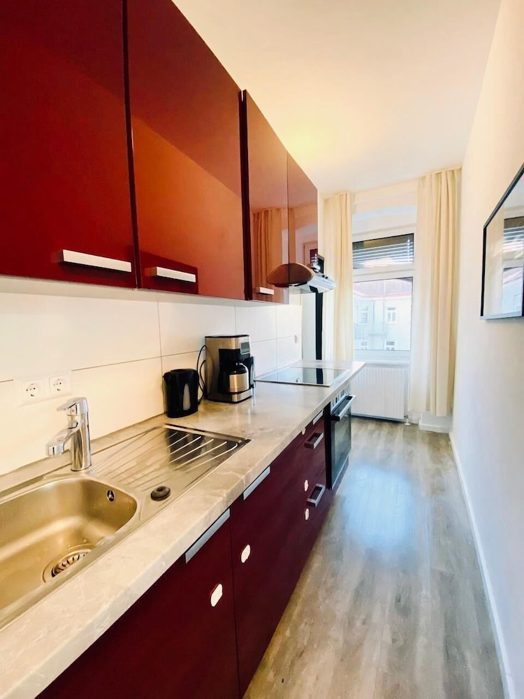 7BR Apt for 15P Near Schönbrunn