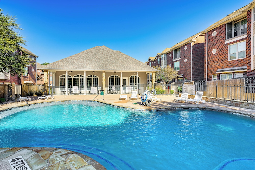 2 Mi to Texas A&m: Unit w/ Pool & Hot Tub Access