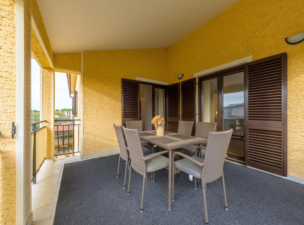 Graceful Apartment With Barbecue Area