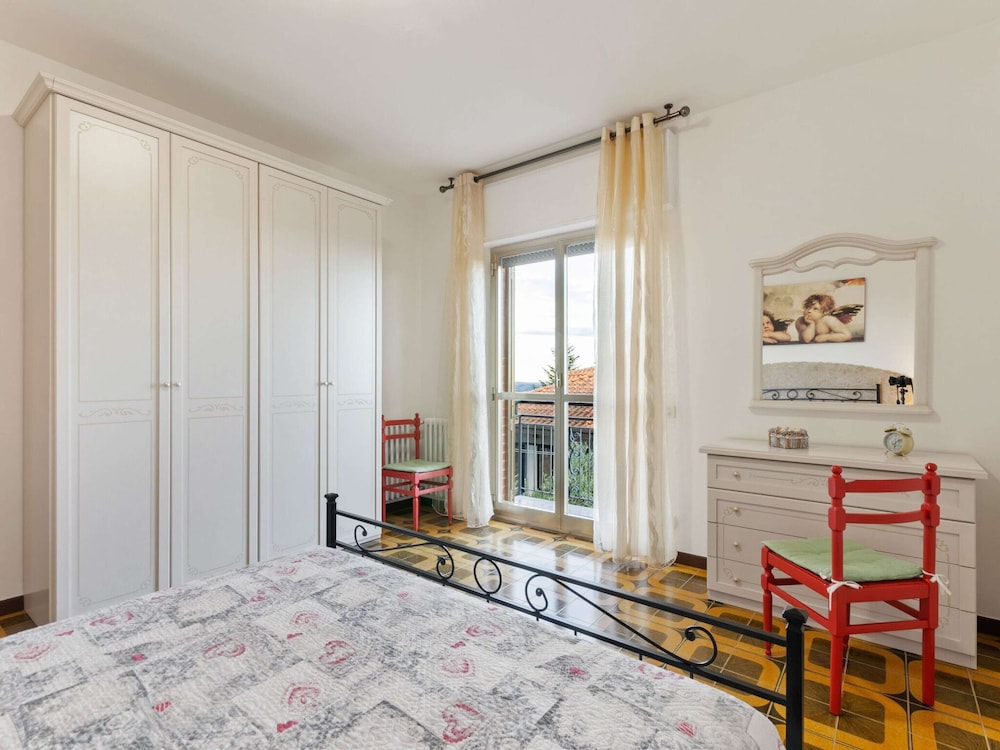 Belvilla by OYO Pleasant Apartment With Courtyard view 4