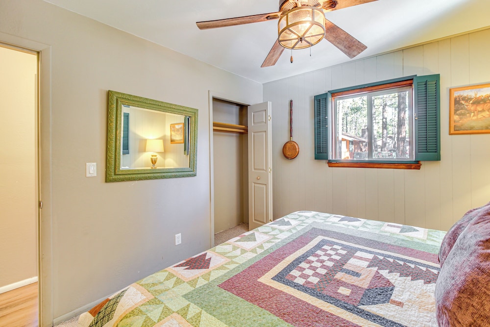 Secluded Cabin w/ Furnished Deck in Scenic Pinetop