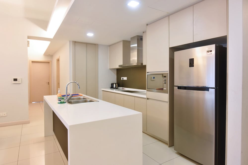 Pet Friendly, 3BR Apt KL, Bathtub & Parking