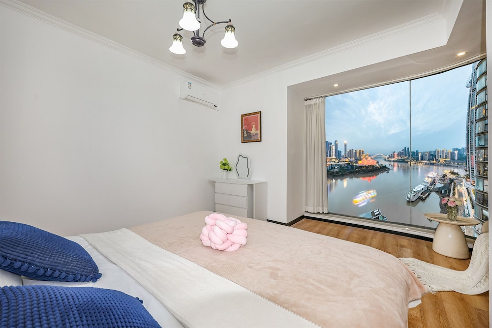 Baihong Riverview Drone Show Apartment