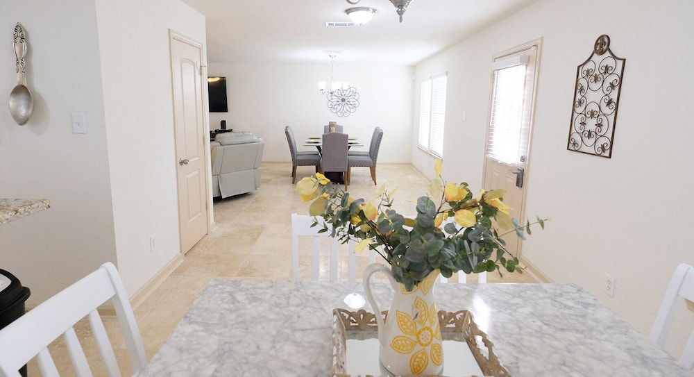 5Bdrm 2.5Bath 9Beds - The Nest Big House - Image 1