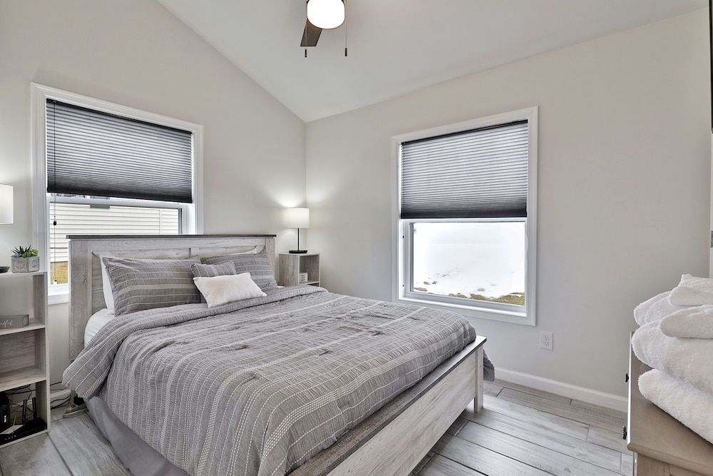 Rutland Vacations - Rutland's Hidden Gem: 2 Br/1ba Renovated Home Close To Everything 2 Bedroom Home - Property Image 24