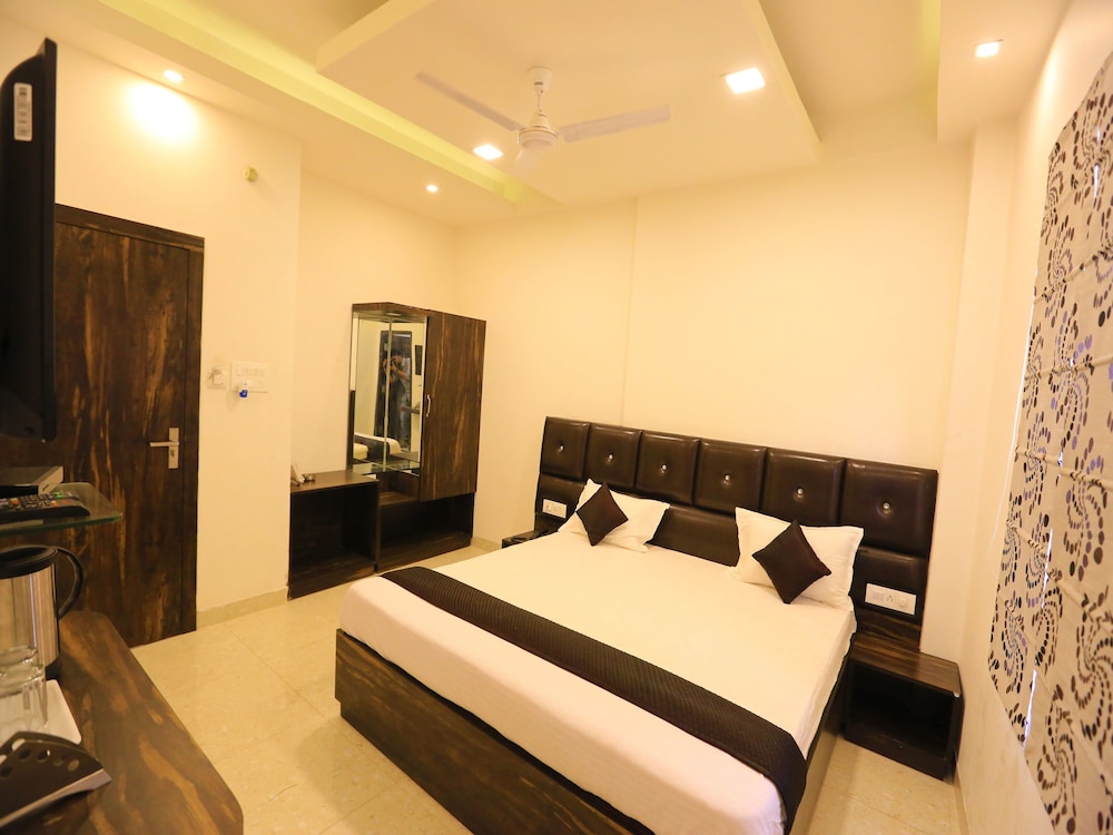 OYO Rooms 158 Gomti Nagar Kathota Jheel