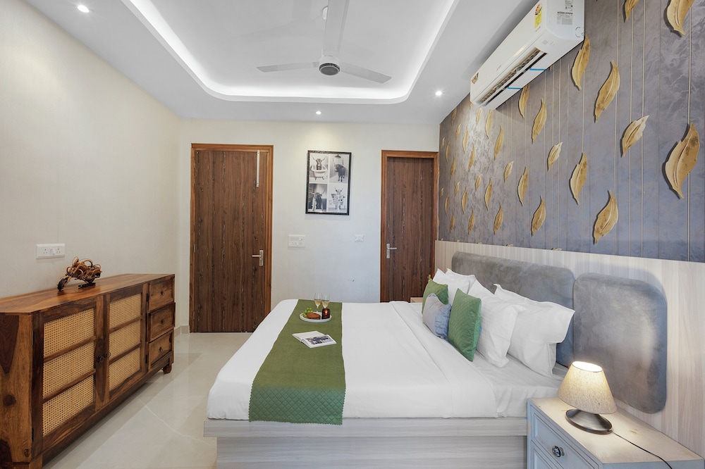 Versace Farms 5 BHK With Pvt Pool
