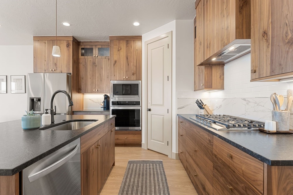 Country Is Cool Again 5 Bedroom Townhouse