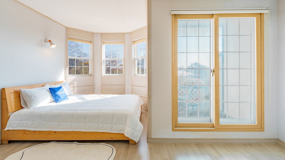Geoje Peugeot Gomsol Petfriendly Pension