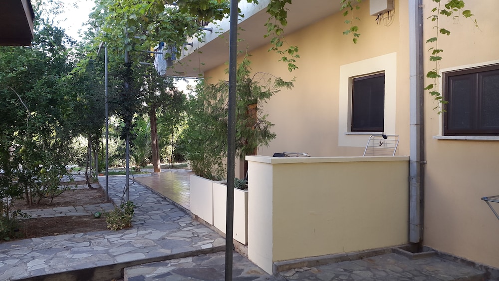 Stelios Rooms