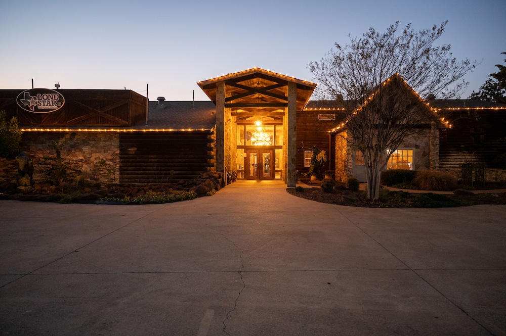 Lone Star Lodge and Marina in Pilot Point, US
