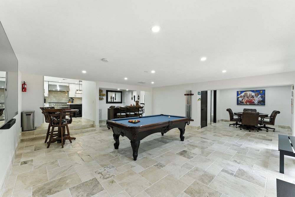 Villa Riverland With Heated Pool On The Water 5 Bedroom Villa