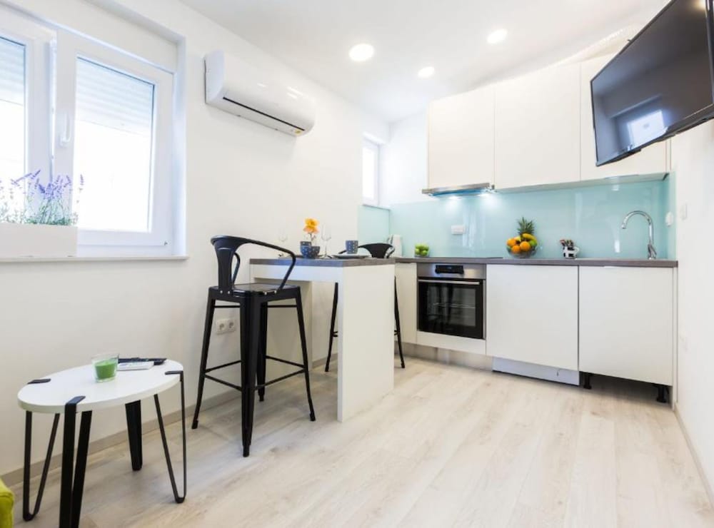 Spacious Two sis Apartments in Zadar With Terrace