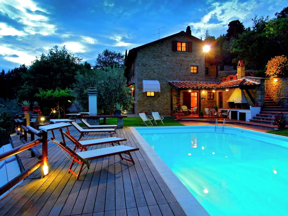 Villa in Tuscany With Pool and Valley Views view 2