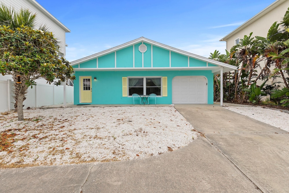 Aqua Beach Bungalow