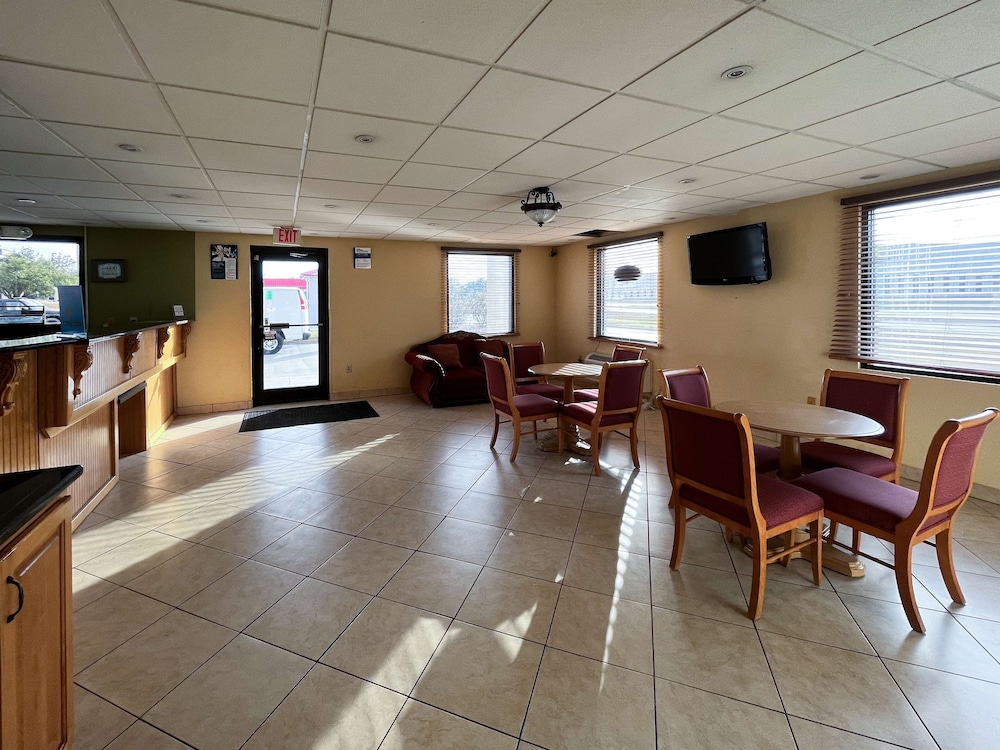 Eufaula Vacations - Motel 6 Abbeville, AL - Property Image 2