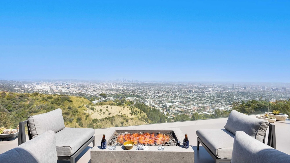 Hollywood Overlook by Avantstay Private Pool + Hot Tub Panoramic Views