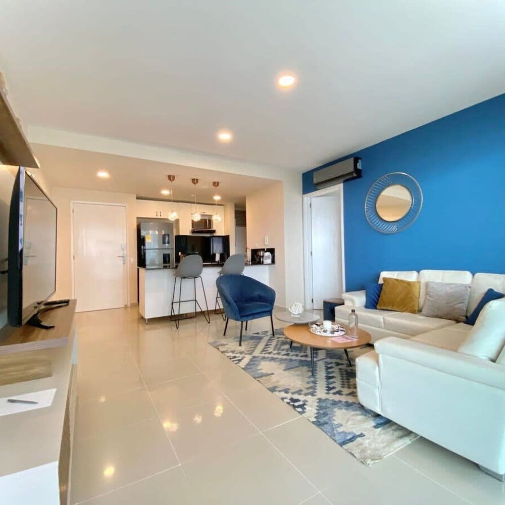 w Stunning 2BR w Pool n AC in Sunny Cartagena