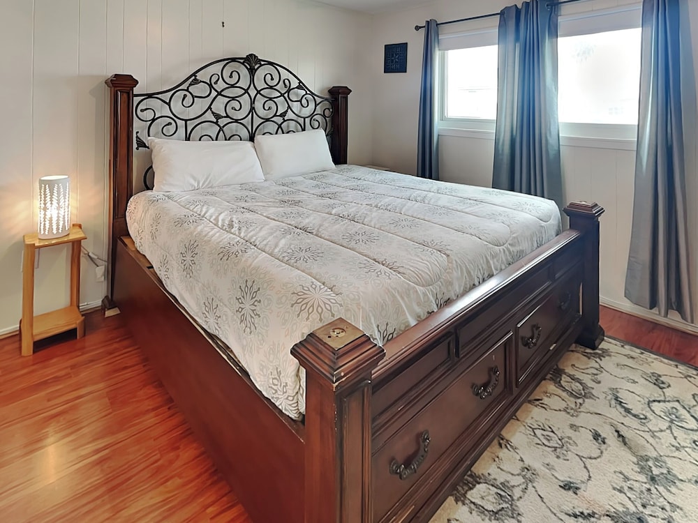 John Silver Cottage by Ryson Vacation Rentals