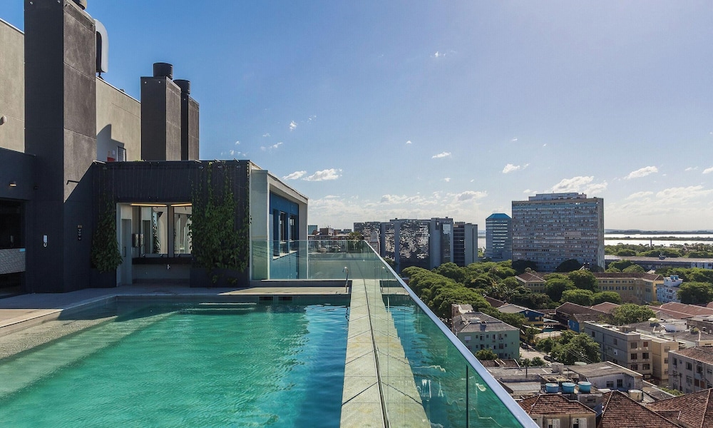 Condominium w/ Complete Leisure Facilities and Unbeatable Location in POA - Bles