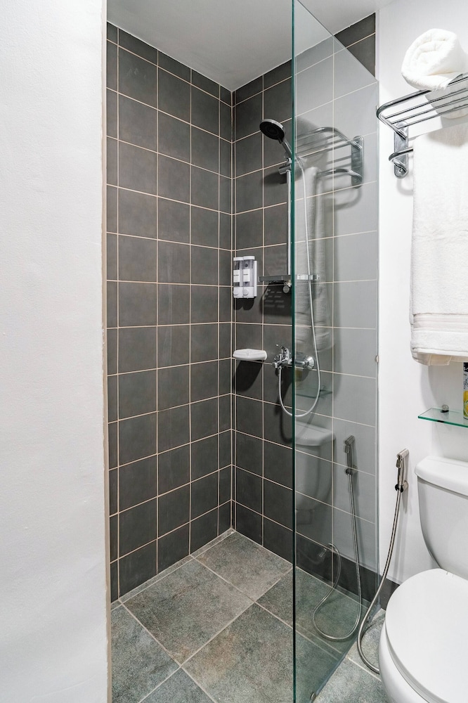 Elegant Studio, Close to the Airport and big Malls