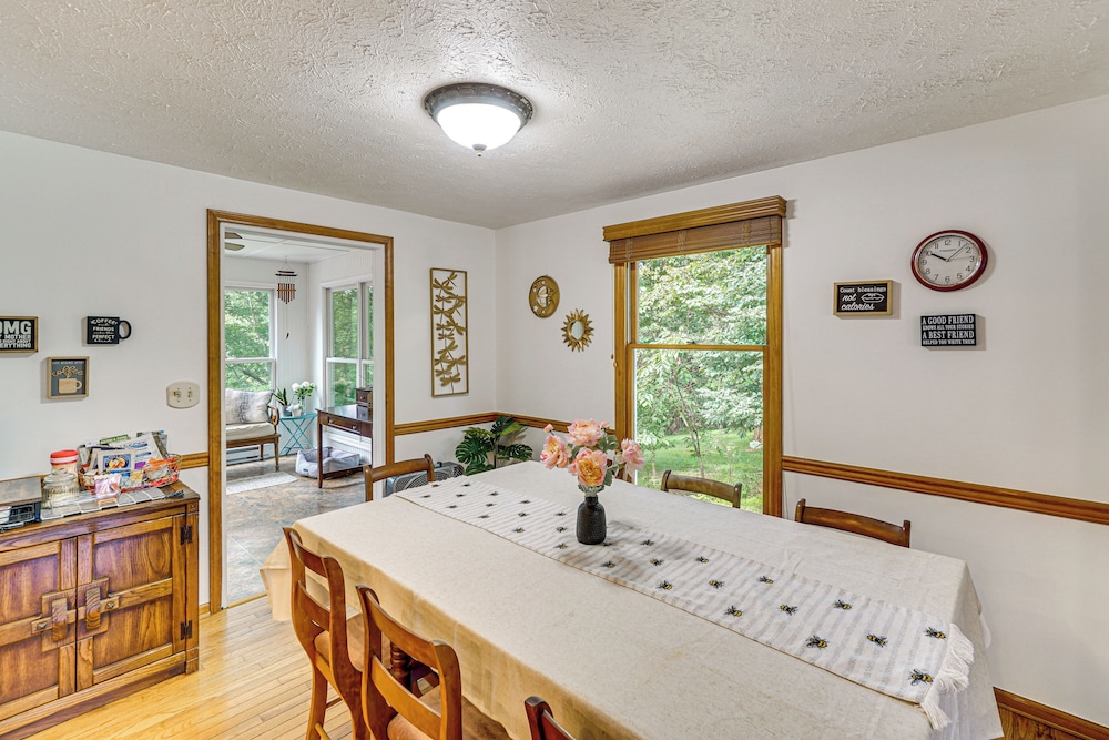 5 Mi to Harpers Ferry Nhp: Quiet Home w/ Deck