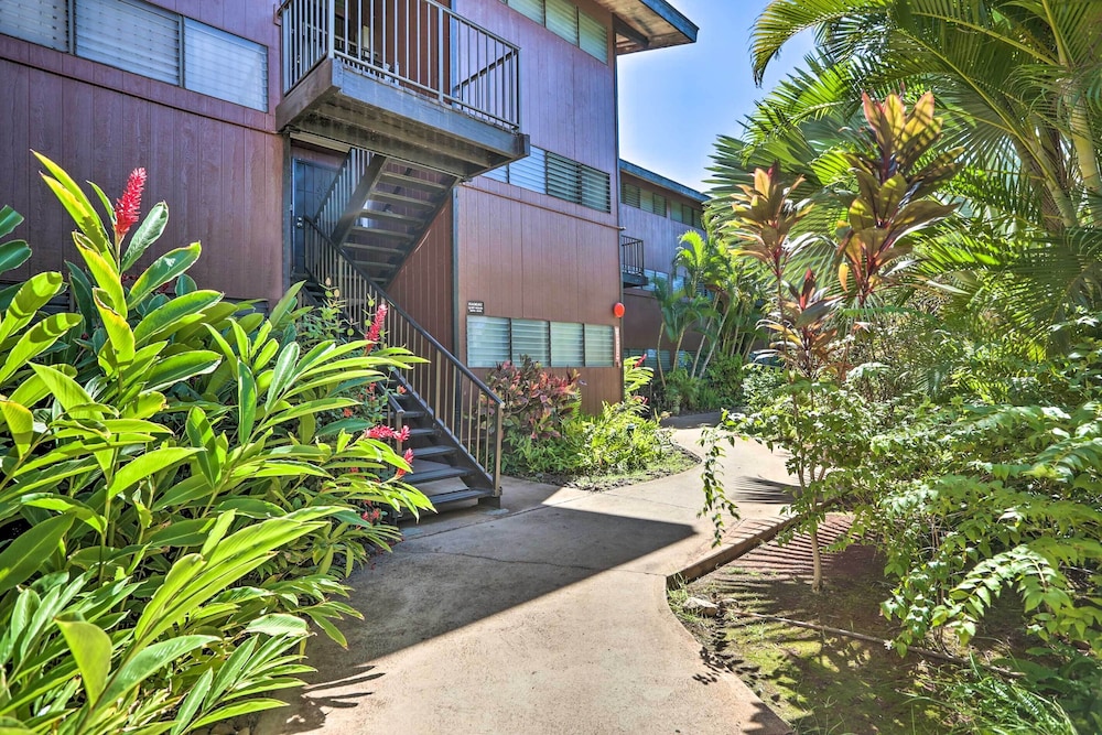 Lush Molokai Island Oasis w/ Private Pool + Beach!