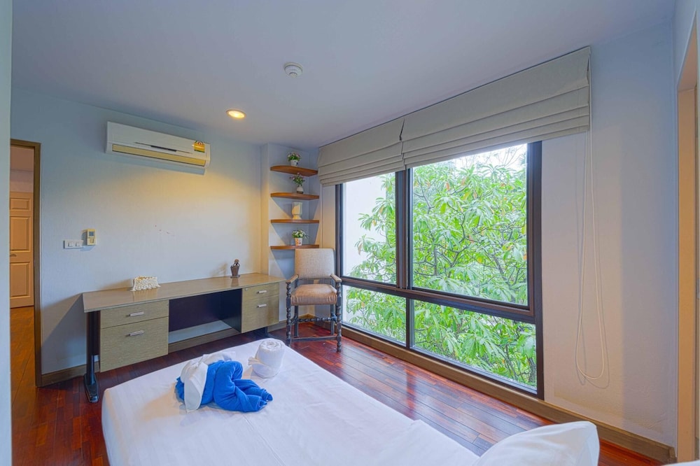 4 Bed Beachfront Condo SP43