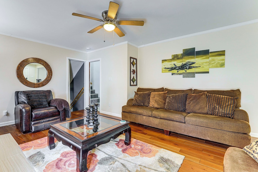 2 Mi to Airport: College Park Home w/ Grill!
