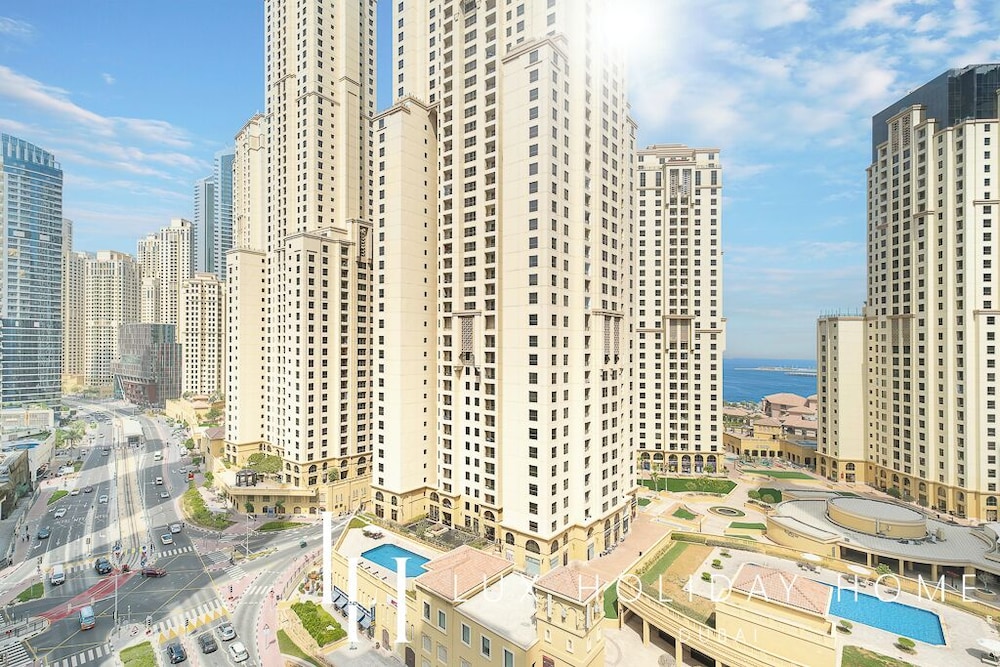 LUX Contemporary Suite Marina View 3