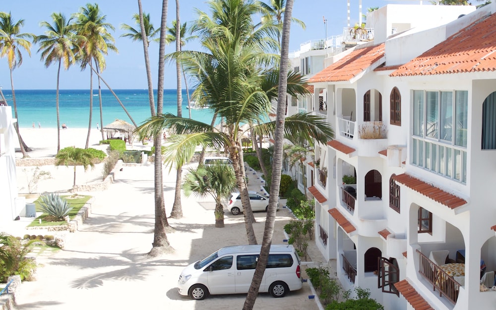Los Corales Tropical Beach Resort & SPA