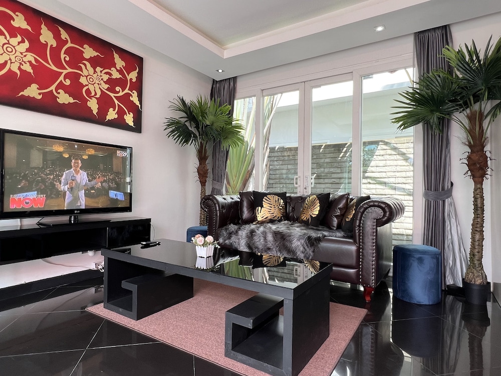 Hollywood Pool Villa Jomtien Pattaya