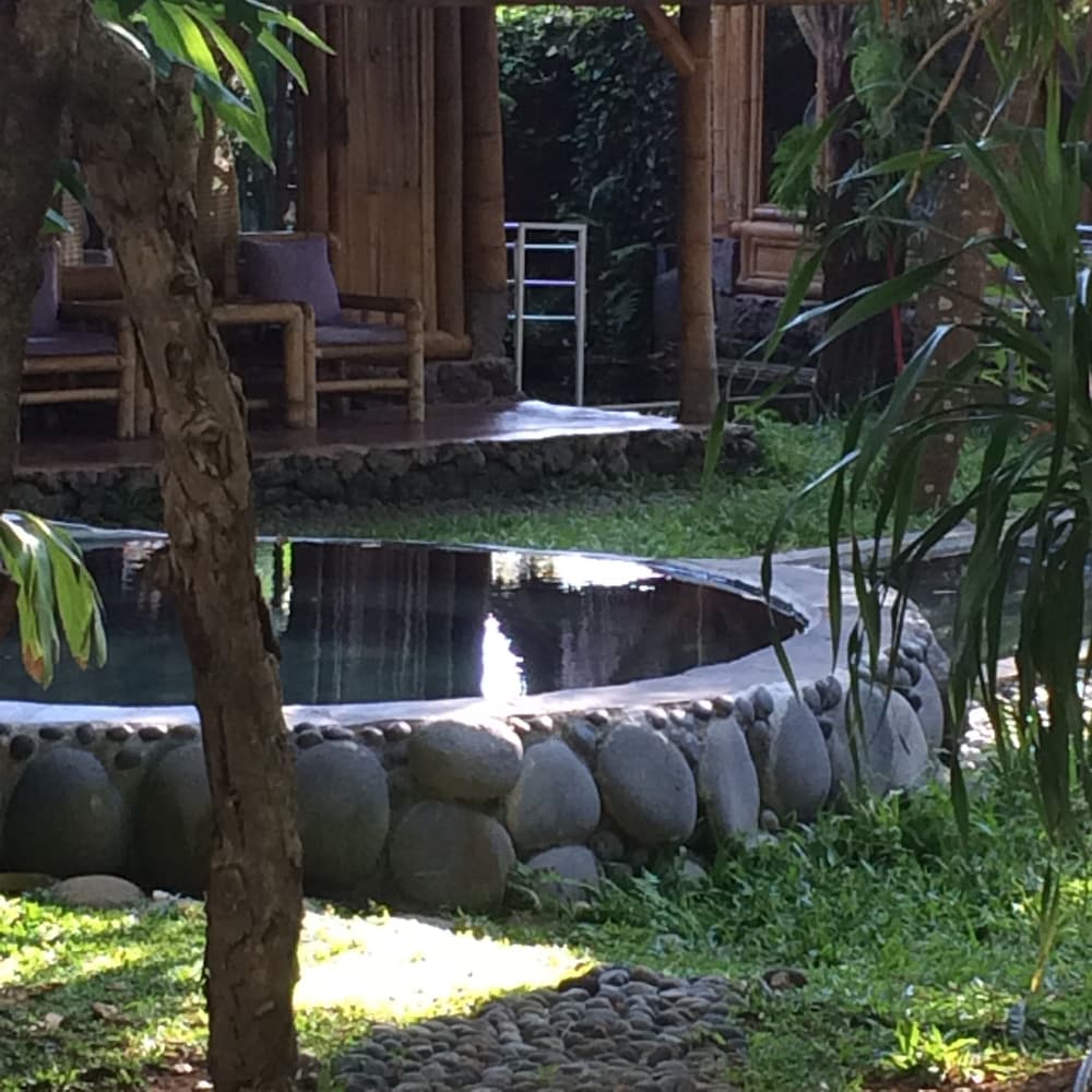 Omunity Bali