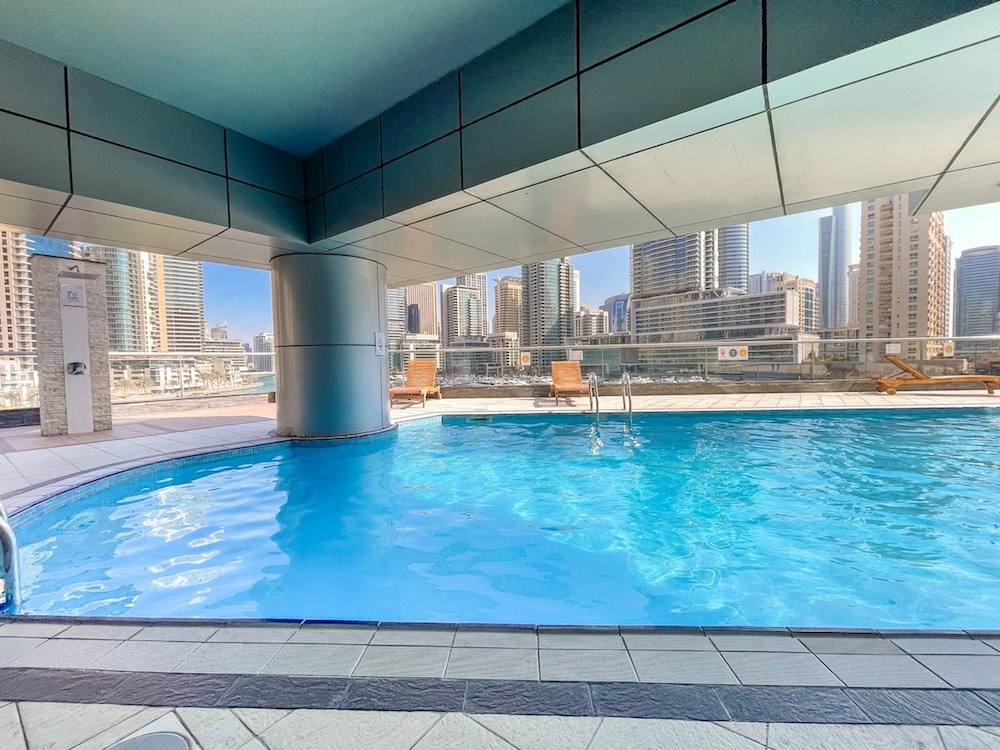 Refined 1BR Retreat in The Point Tower - Marina
