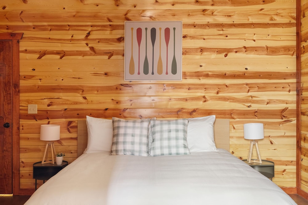 Smoky Ridge Newly Renovated Cabin w Indoor Pool Game Room Theater