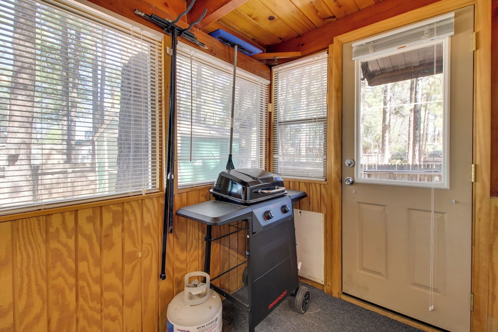 Ski, Hike & Relax: Forest-view Haven in Lakeside!