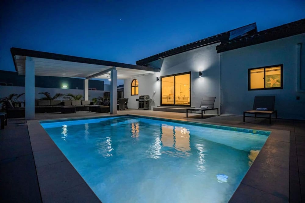 Tides Villa 4BR Private Pool Walk to the Beach