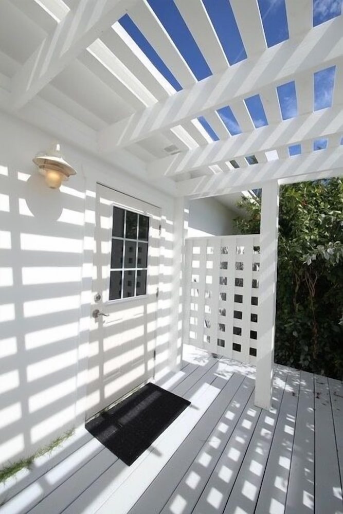 Med Point 1 Bedroom Home - Property Image 11