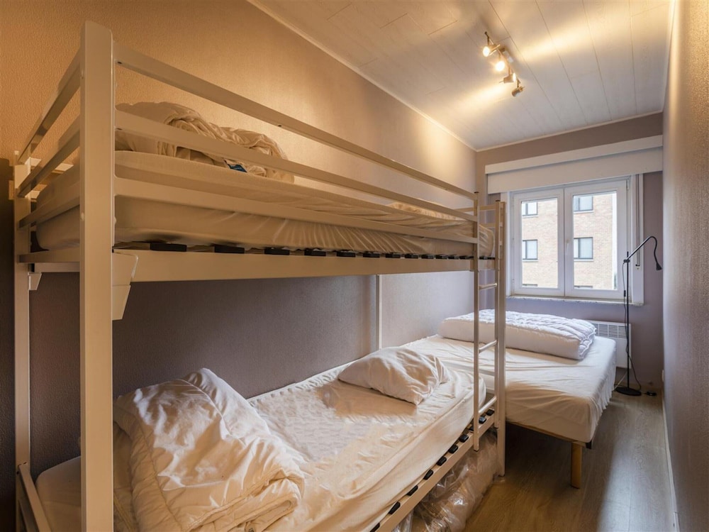 Cosy Renovated Flat on the Seafront