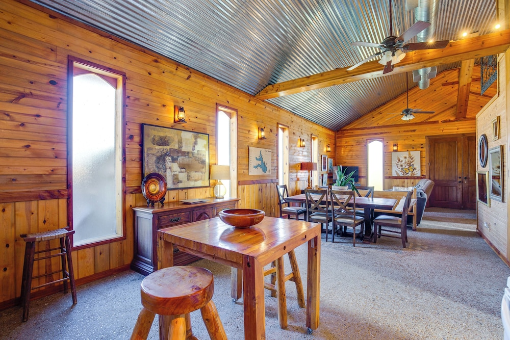 Indoor Pool & Boat Ramp: Lake Tawakoni Group Gem