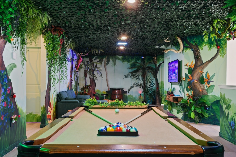 Luxury Stay: Pool, Games, Themed Rooms