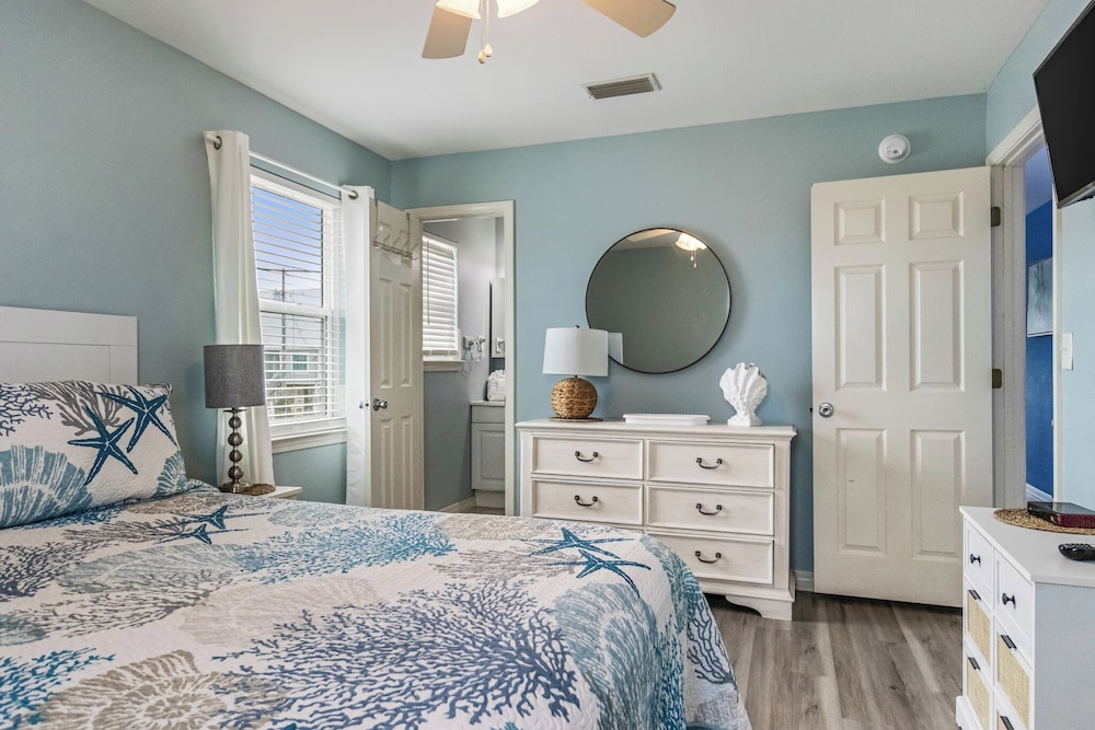 Bikini Bottom by Southern Vacation Rentals