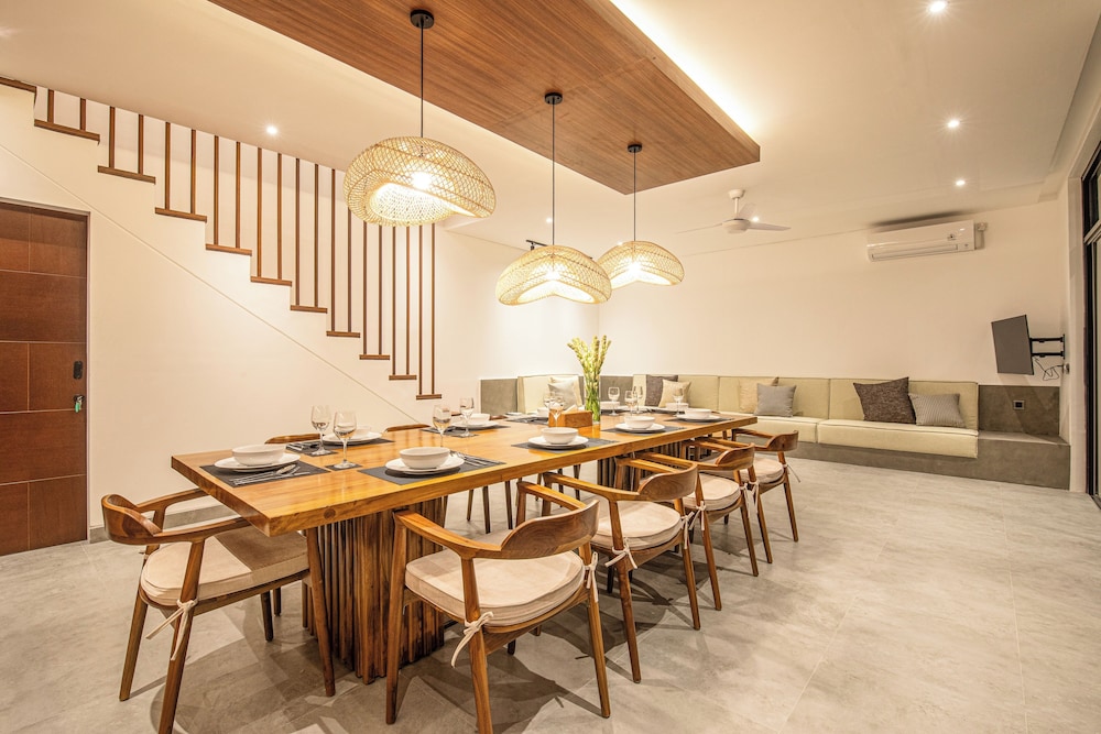 Elegant 5BR Canggu Villa 400m to Pristine Beach