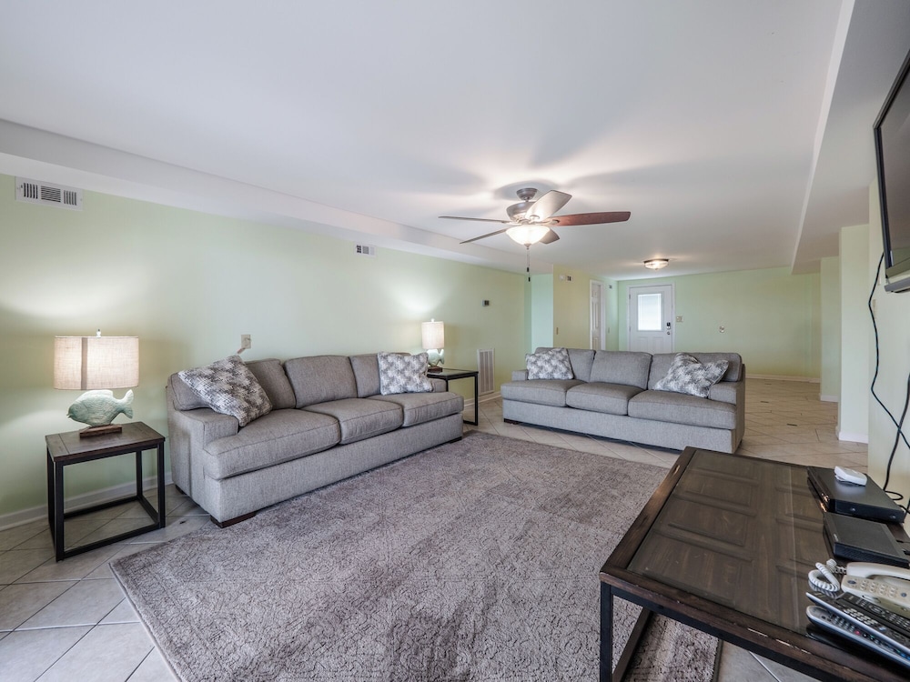 Bear's Den by Topsail Realty